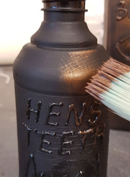 Dry brushing metallic Acrylic Paint to achieve bronze effect 